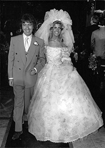 Bill Wyman'ın yeni evlenen gelini Mandy Smith ile vintage fotoğrafı.