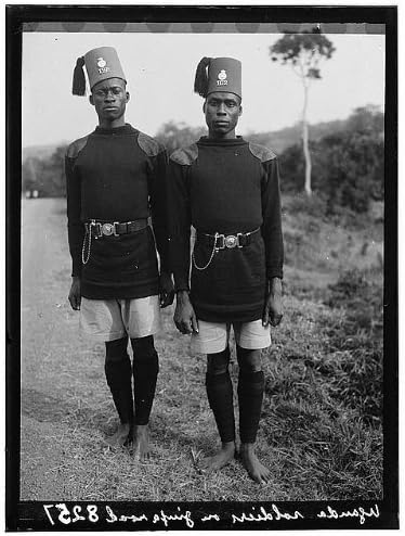 Tarihsel Bulgular Fotoğraf: Jinja Yolunda iki Asker,Kampala,Uganda,Afrika,G. Eric Matson,1936,1