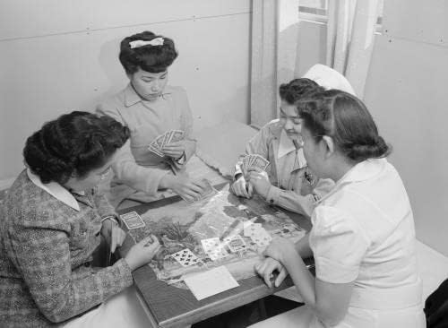 HistoricalFindings Fotoğraf: Köprü Oyunu, Hemşireler, Manzanar Yer Değiştirme Merkezi, Kaliforniya, Dünya Savaşı,